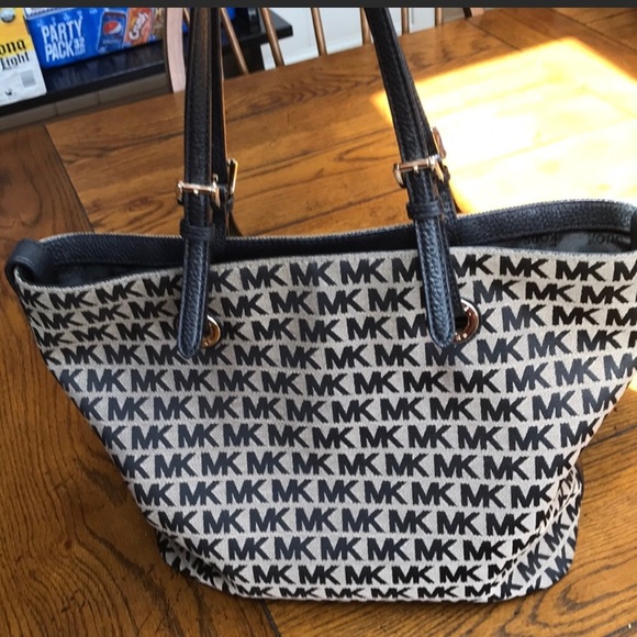 Michael Kors Handbags - Michael Kors purse